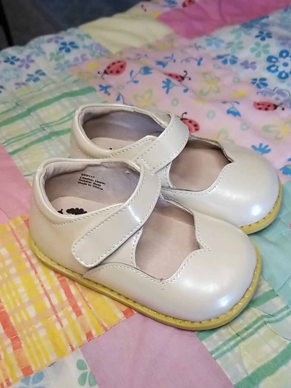 Livie & Luca Cream Patent Leather Mary Jane Shoes Size 5 Astrid In Cloud Shimmer